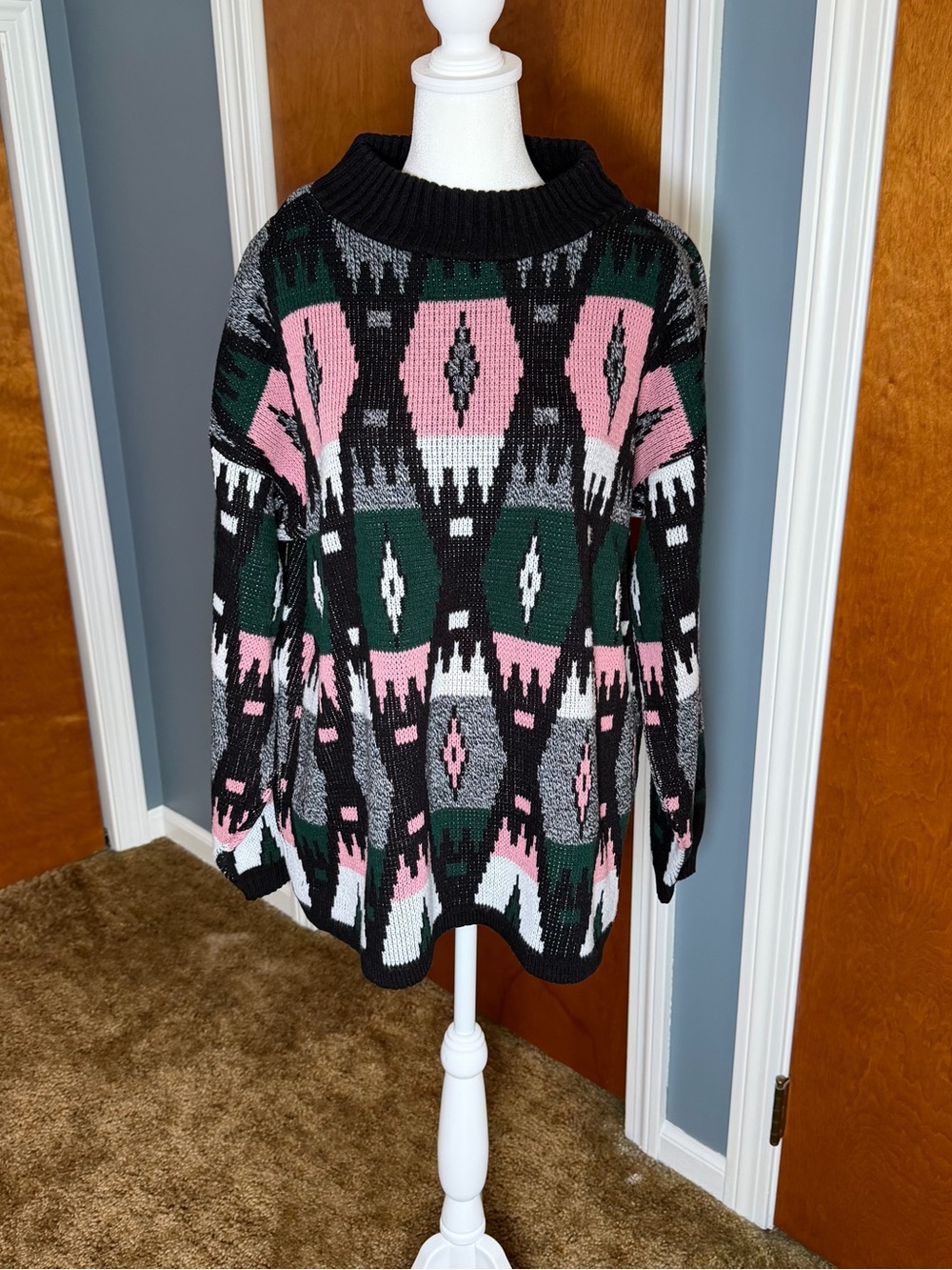 Clifton Place Women’s Vintage Oversized Knit Sweater Pink, Green & Black, sz XL.